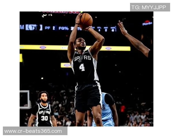 马刺全队六人得分上双福克斯31分哈珀16分展现团队实力