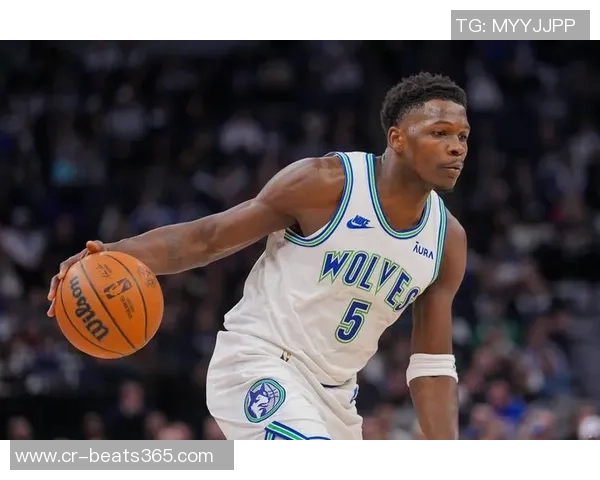 爱德华兹半场表现亮眼11投5中贡献14分1篮板1助攻1盖帽